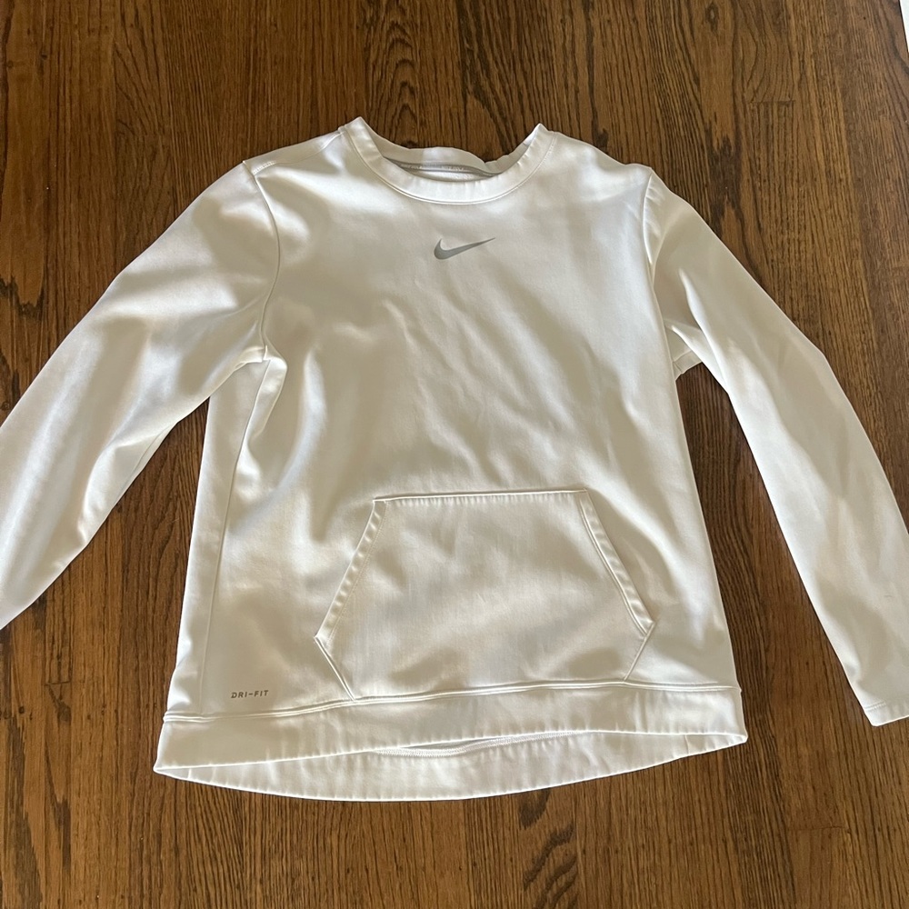 Nike dri fit crew neck size large but it fits “small” size